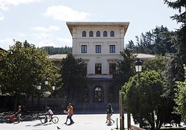 Ayuntamiento de Ugao, donde el alcalde se reunirá con los vecinos para escuchar sus propuestas.