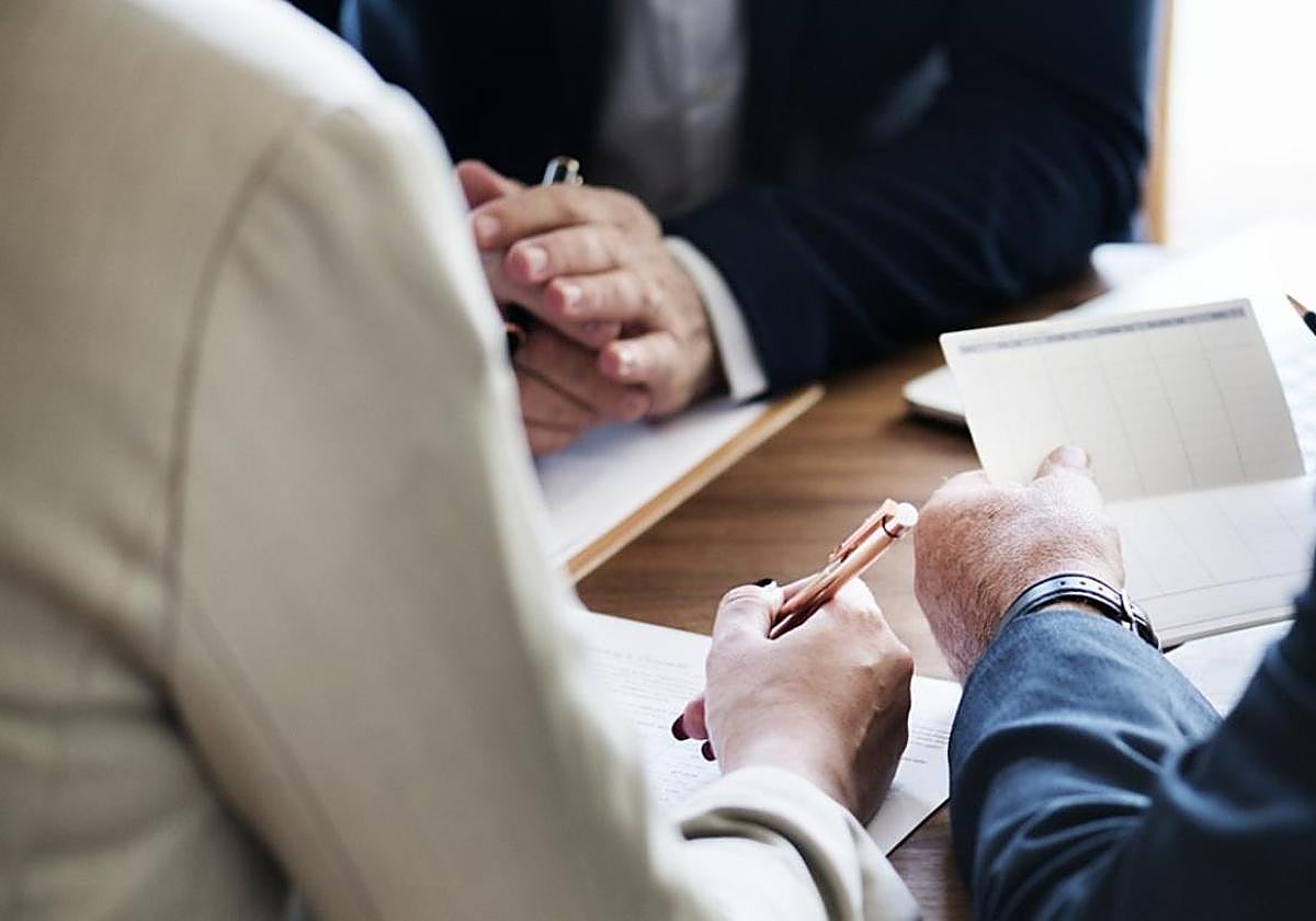 La donación familiar a menores de 36 años para comprar casa no tributará