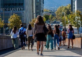 La falta de estabilidad y los bajos salarios lastran a la juventud y tardan más en independizarse.