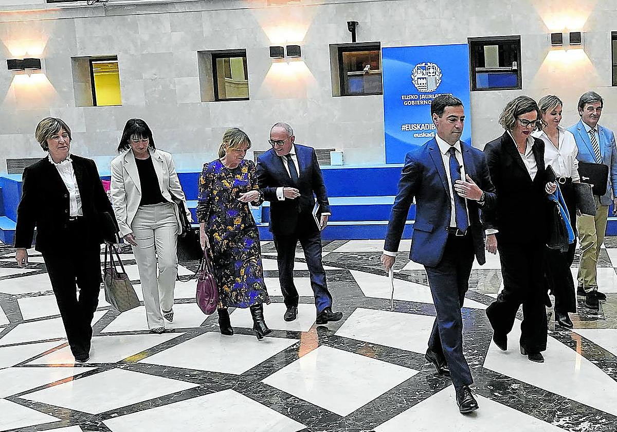 Los máximos representantes del Gobierno vasco, las tres diputaciones y Eudel se reunieron el miércoles en Lehendakaritza para iniciar los trabajos.