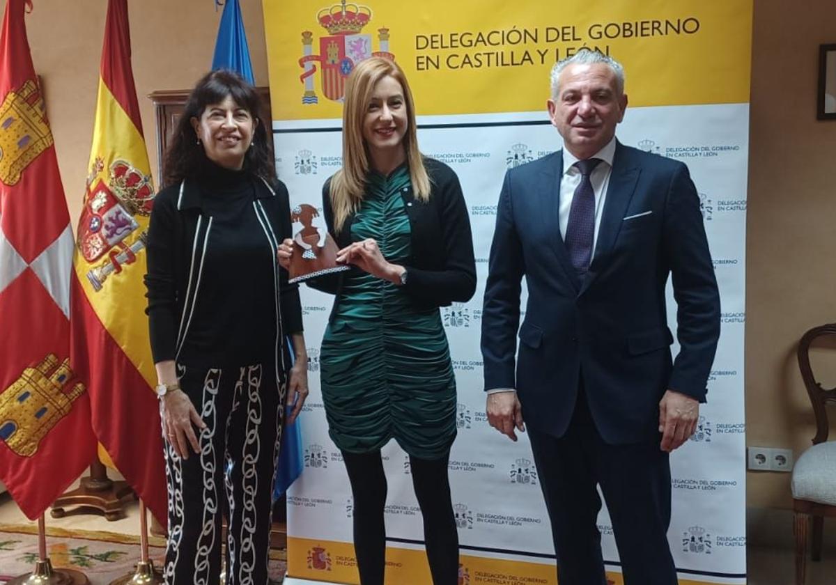 Aitana Hernando junto a la ministra de Igualdad, Ana Redondo, y el delegado del Gobierno en Castilla y León, Ana Redondo.