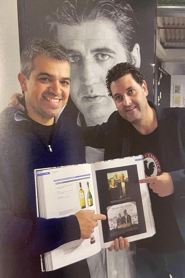 Con Centelles junto a quien escribió el tomo del vino de Sapiens.