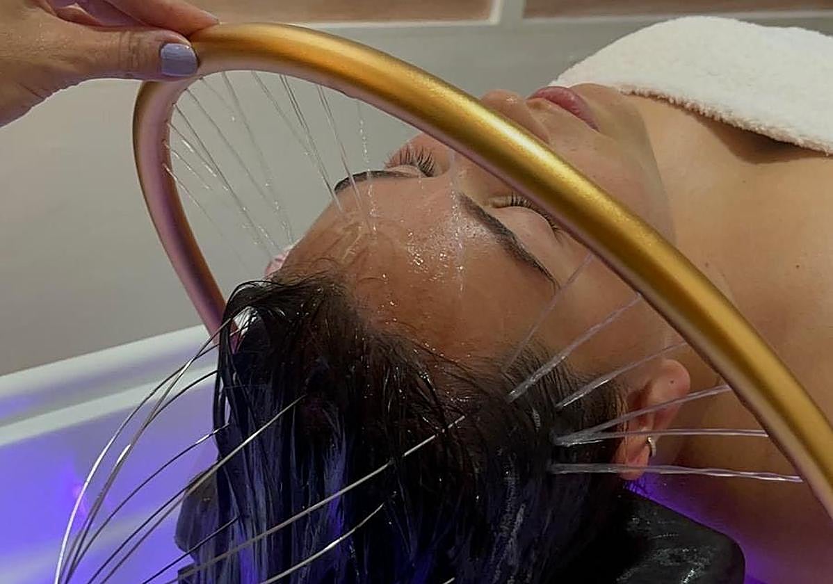 Llega el primer spa capilar de Bilbao: masaje, chorros de agua y un té para relajarse.