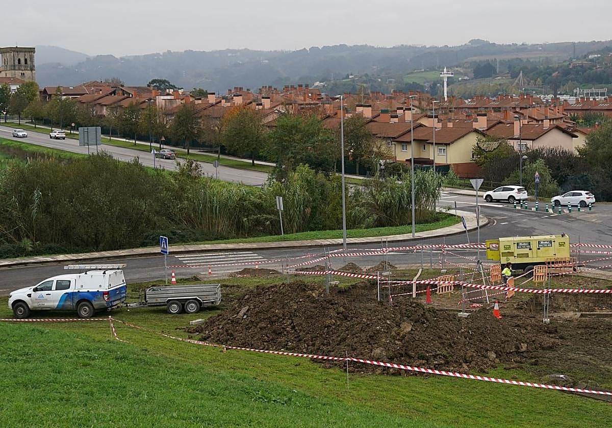Imagen del reventón de la tubería en Erandio.