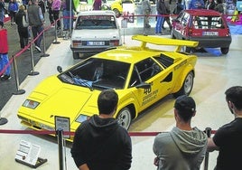 El Lamborghini Countach de Torre Loizaga es uno de los coches que más miradas atrae.