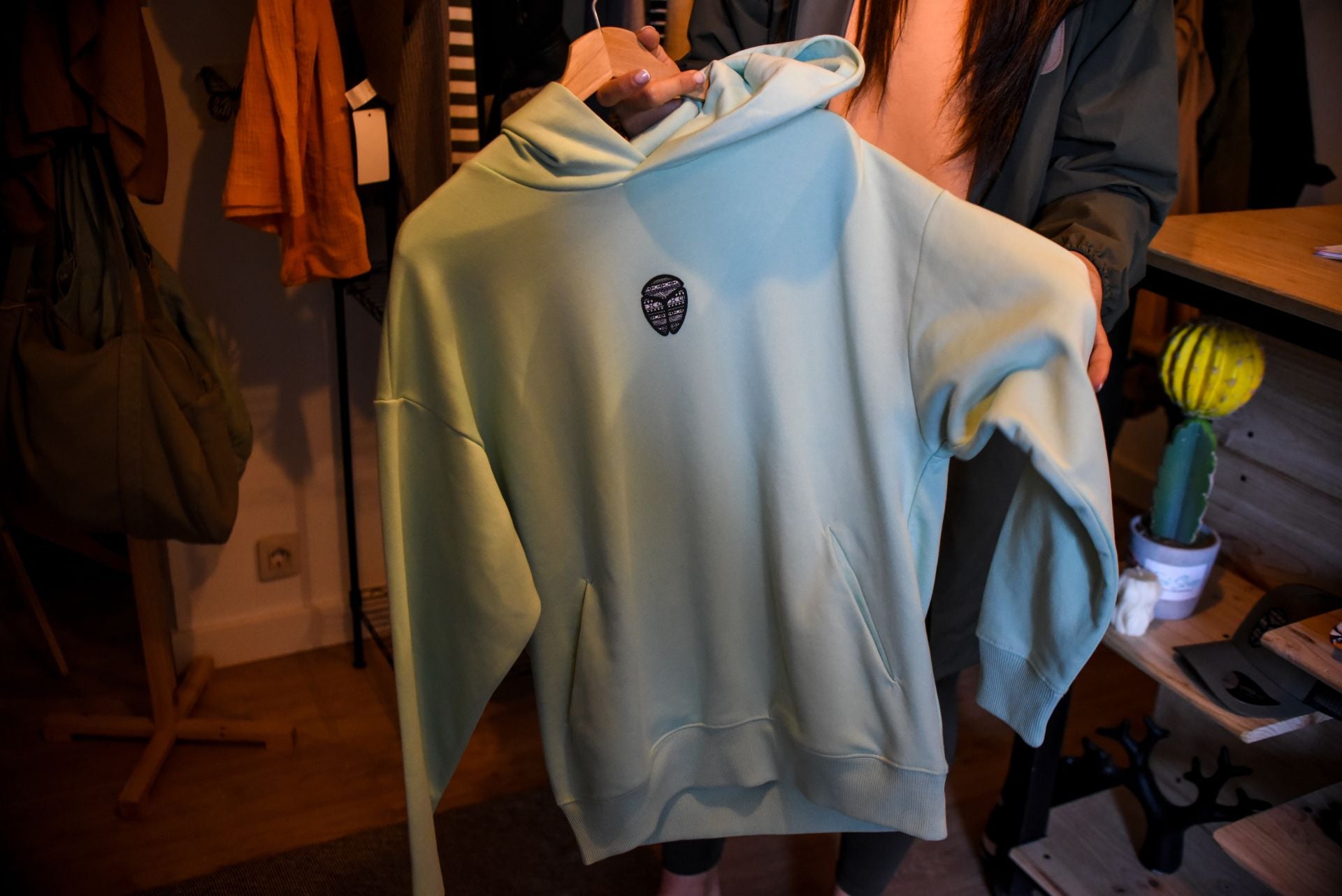 El novedoso espacio de Trapagaran en el que comprar ropa, hacer yoga o aprender a coser