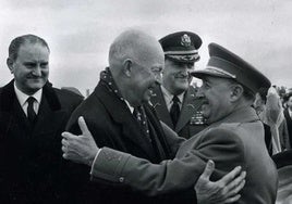 Francisco Franco recibe en Madrid a Dwight D. Eisenhower en 1959.