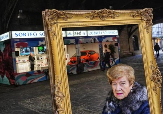 Maria Eugenia Uncilla, en una foto de archivo en Santa María con el stand de la JAED.