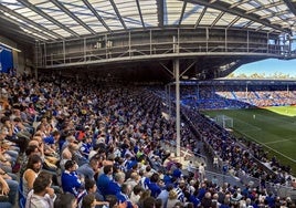 Panorámica de las gradas repletas del estadio de Mendizorroza.