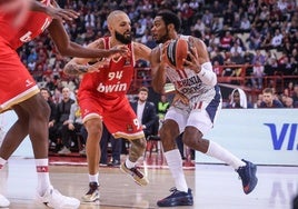 Fournier defiende a Forrest, que cuajó otro mal partido al frente de la dirección de juego del Baskonia.