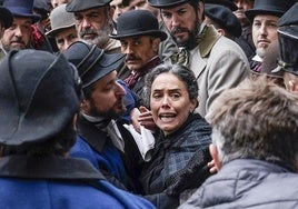 Patricia López Arnaiz, en un momento del rodaje que se llevó a cabo este miércoles en la plaza Euskaldunberri.