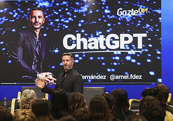 Amel Fernández es especialista en Chat GPT.