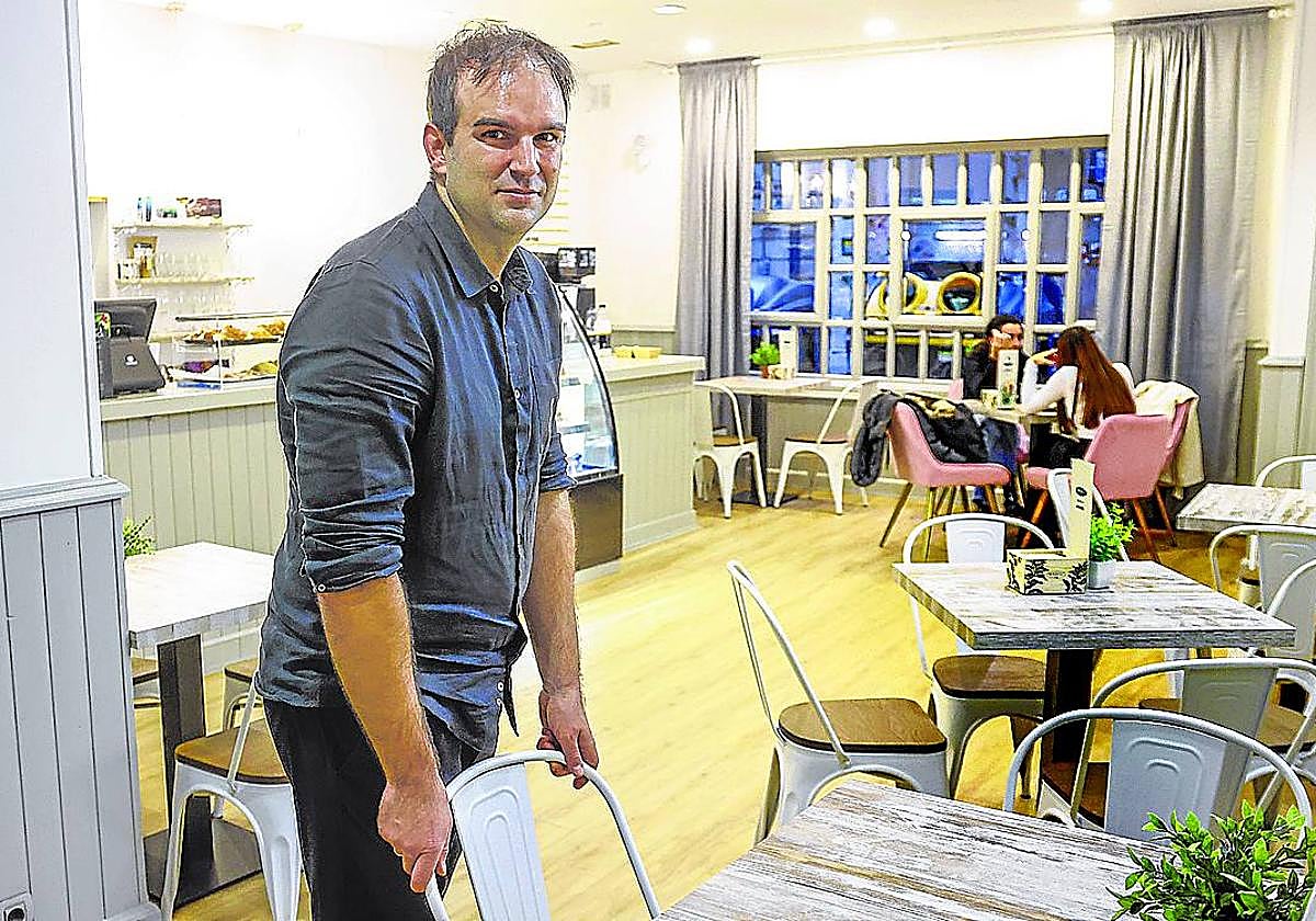Abel, en su nueva cafetería abierta en la calle San Antonio, Cocomon.