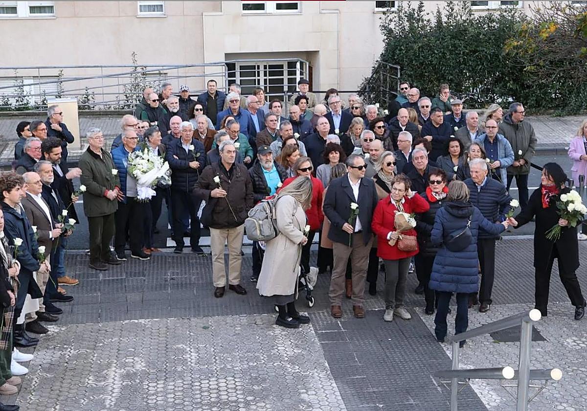 Placa en memoria de Santi Oleaga en San Sebastián: «Nunca debió suceder esta gran injusticia»
