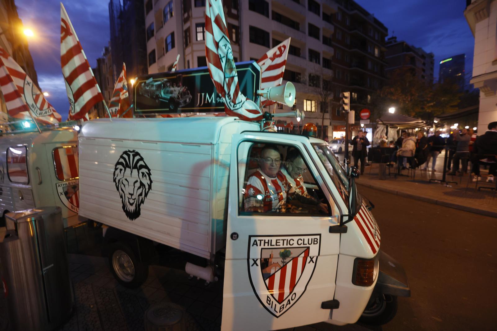 Buen ambiente para el derbi entre el Athletic y la Real