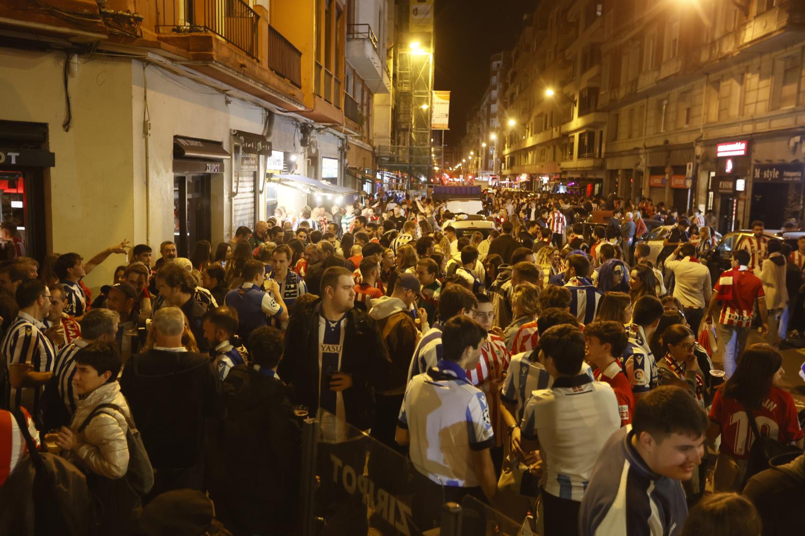 Buen ambiente para el derbi entre el Athletic y la Real