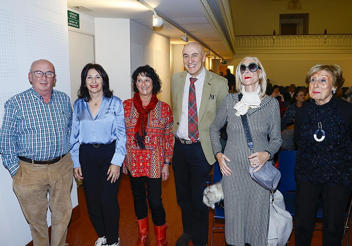Luis Muñiz, Olga Sáez de Cortázar, Karmele López, José Alipio Morejón, Matilde Díaz y María Ángeles Montero.