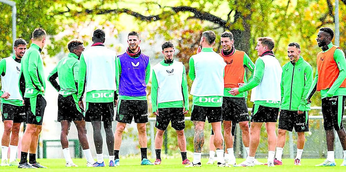 La plantilla rojiblanca, preparada para el duelo de esta noche frente a la Real Sociedad.