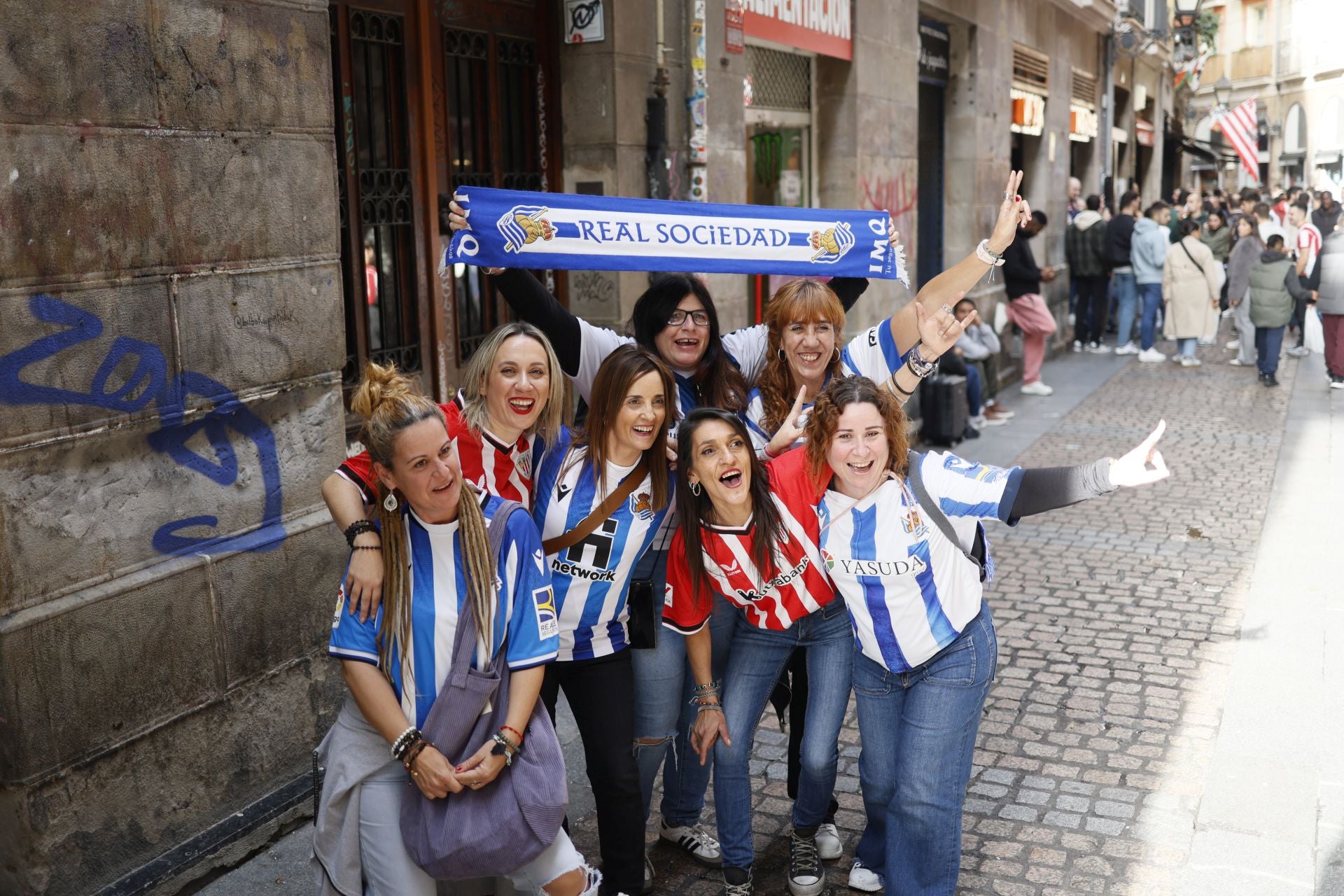 Buen ambiente para el derbi entre el Athletic y la Real