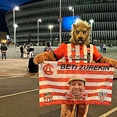 El emotivo homenaje a un hincha fallecido: «Que esté presente en los partidos del Athletic»