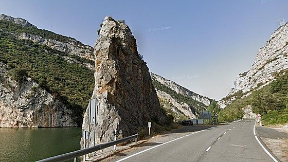 La carretera de Sobrón se cortará los martes para mejorar las conducciones de agua