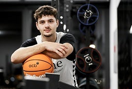 Iker Chacón, durante un entrenamiento en el polideportivo de Artxanda.