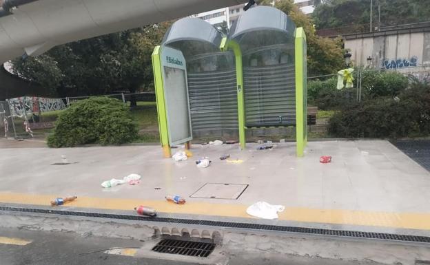 La basura se acumula en las inmediaciones de la discoteca Sonora, en Erandio.