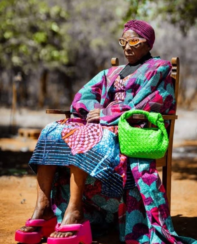 Margret, la abuela de Zambia que se ha convertido en un icono de estilo a sus 80 años
