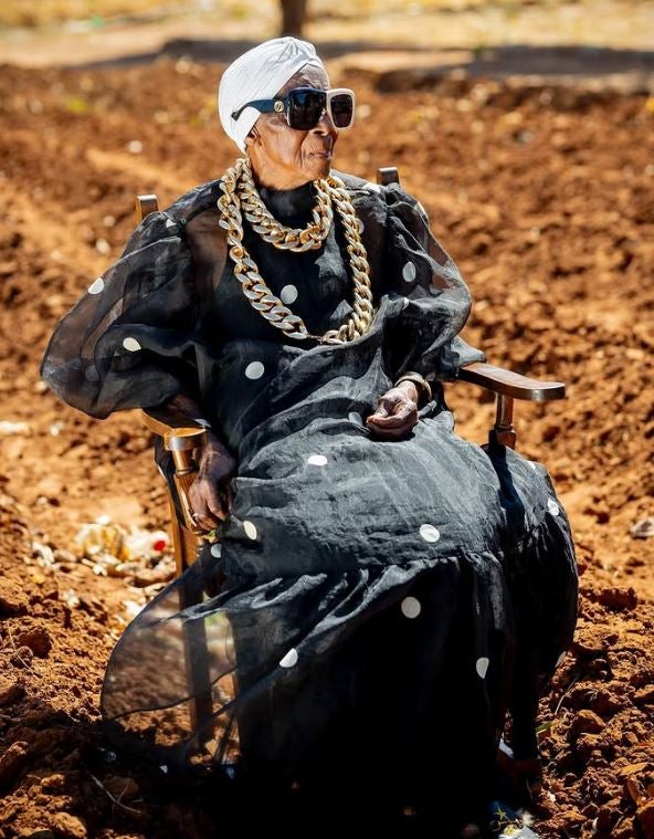 Margret, la abuela de Zambia que se ha convertido en un icono de estilo a sus 80 años