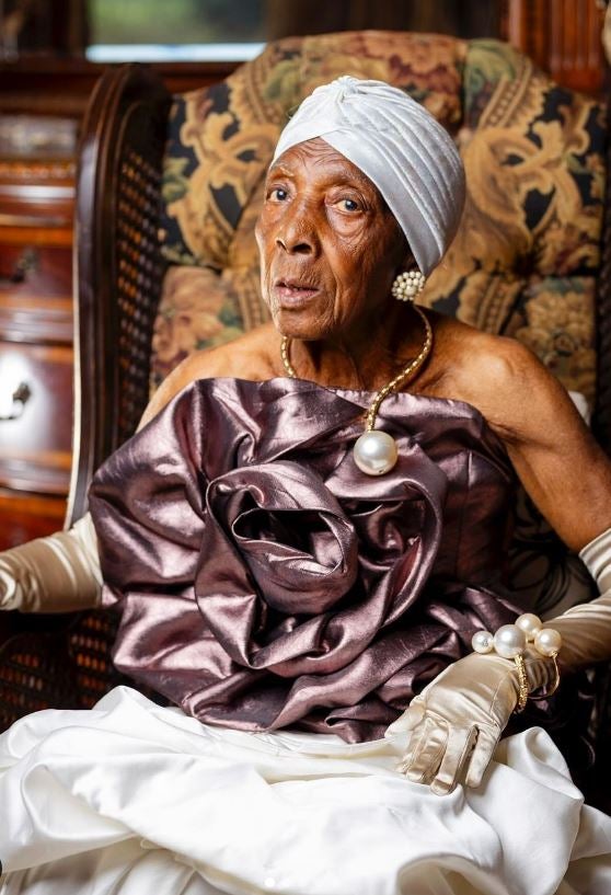 Margret, la abuela de Zambia que se ha convertido en un icono de estilo a sus 80 años