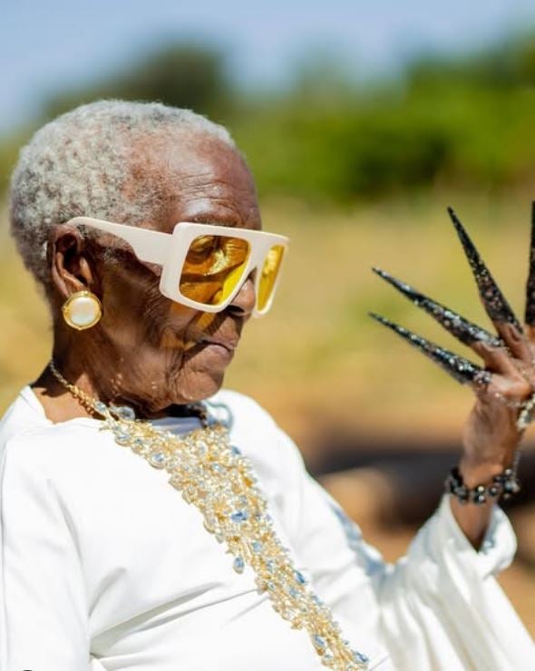 Margret, la abuela de Zambia que se ha convertido en un icono de estilo a sus 80 años