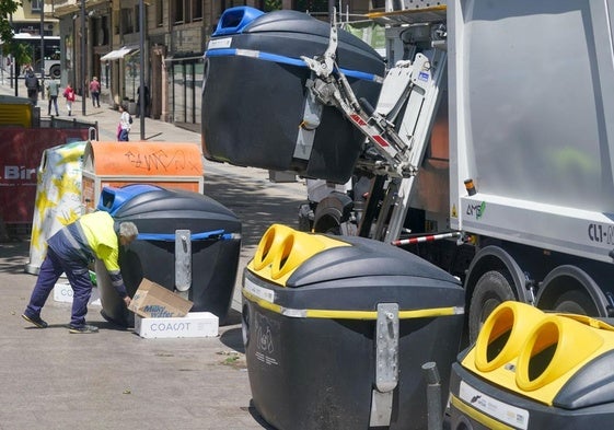 Novedades en la recogida de basuras de Vitoria desde 2026: flota nueva, cierre del contenedor gris...