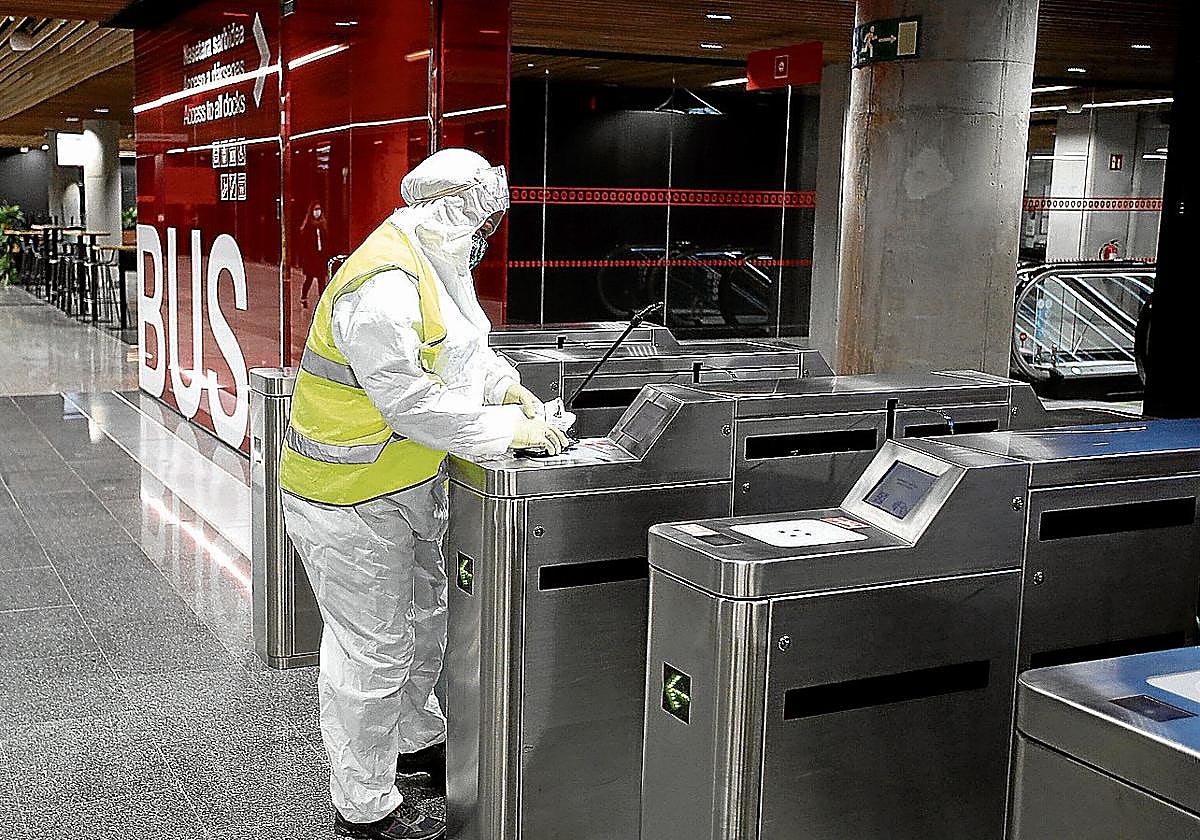 Las medidas de protección contra el Covid-19 obligaron a reducir la actividad de la estación de autobuses y de los servicios de todo el complejo.