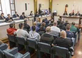 El juicio celebrado en la Audiencia Provincial de Cantabria congregó a 19 investigados. Entre ellos, este alavés.