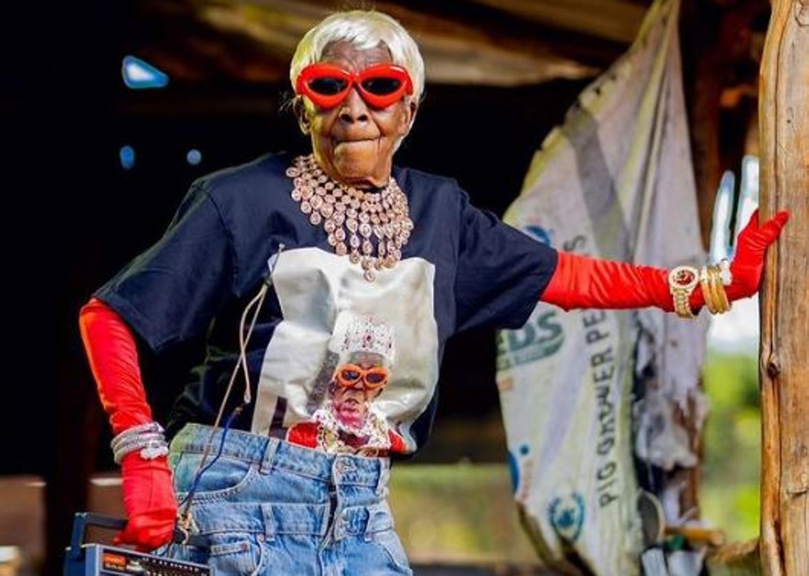 Margret, la abuela de Zambia que se ha convertido en un icono de estilo a sus 80 años