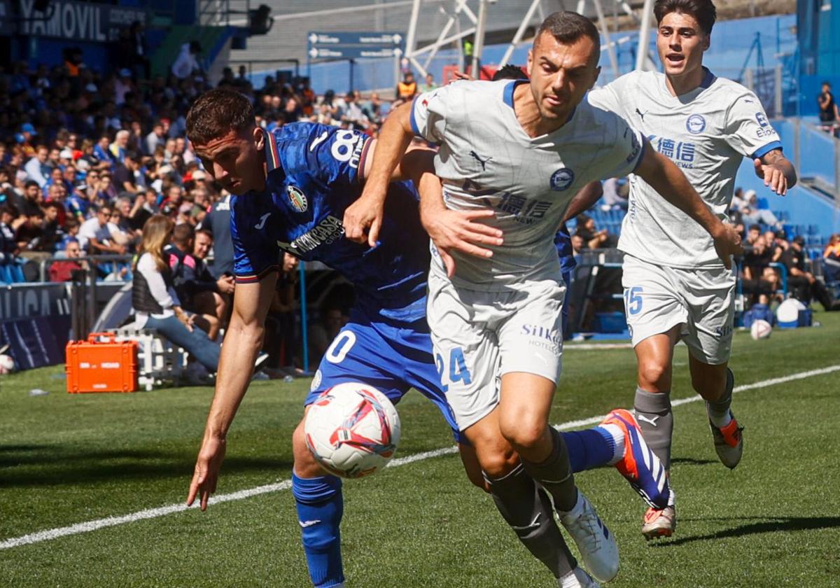 El pésimo partido del equipo ante el Getafe, donde fue titular, ha frenado su encaje en el equipo.