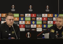 A la izquierda, Oscar Hiljemark, entrenador del Elfsborg. A la derecha, el capitán Johan Larsson.