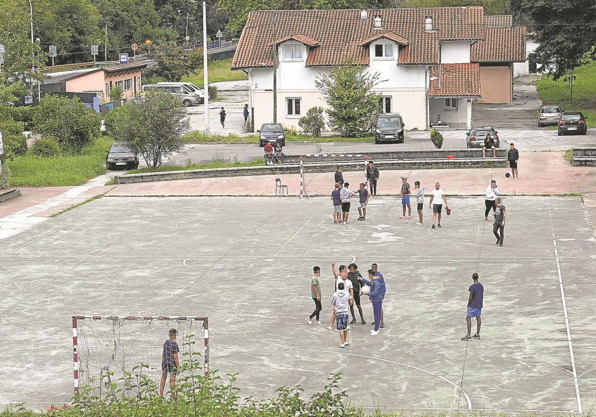 La Diputación sospecha que tramas organizadas traen menas a Bizkaia