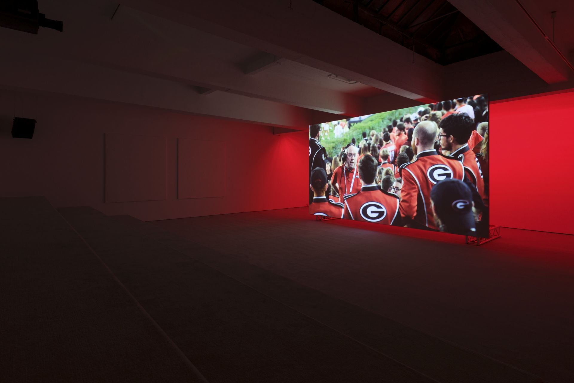 Un partido de fútbol americano donde lo que importa es la banda de música. 'Rojo, verde, azul'.
