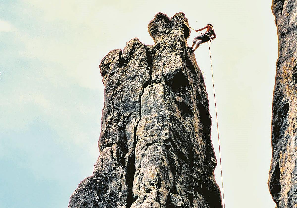 El perfil del Huso es impresionante, se diría que amenaza incluso con caerse.