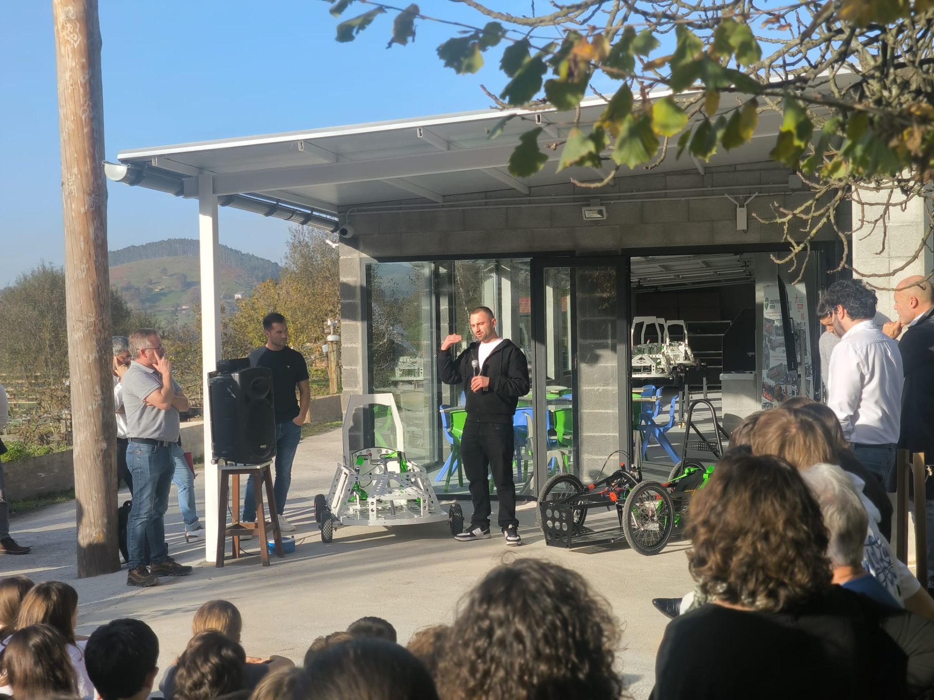 Imagen secundaria 1 - Amorebieta inaugura un espacio para la movilidad inteligente y sostenible