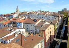 El mayor porcentaje de hogares que carecen de ascensor se sitúa en el Casco Viejo, con más de 600 edificios.