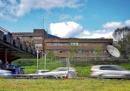 El almacén ocuparía la parcela en la que se ubica la antigua sede que EiTB tenía en el Duranguesado, junto a la A-8.