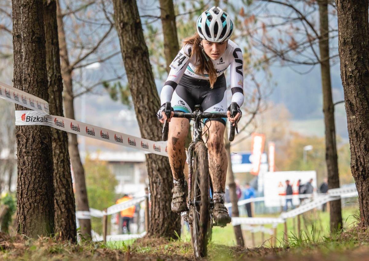 Imagen secundaria 1 - Regresa el ciclocross de Igorre, una dura prueba «solo superada por la Copa del Mundo»