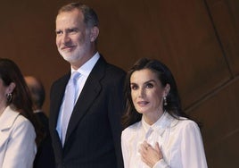 Letizia recibió por parte de la ABAO un regalo bilbaíno, muy personal y hecho a mano.