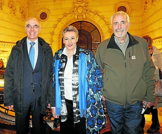 Natxo Lekumberri, Cristina Mendia y Roberto Ciordia. 