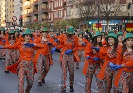 Una comparsa baila durante el Carnaval de 2024.