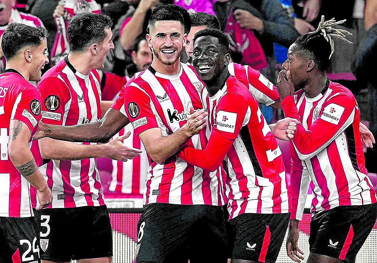 Los futbolistas del Athletic celebran uno de los goles en el último partido europeo en San Mamés frente al Elfsborg.