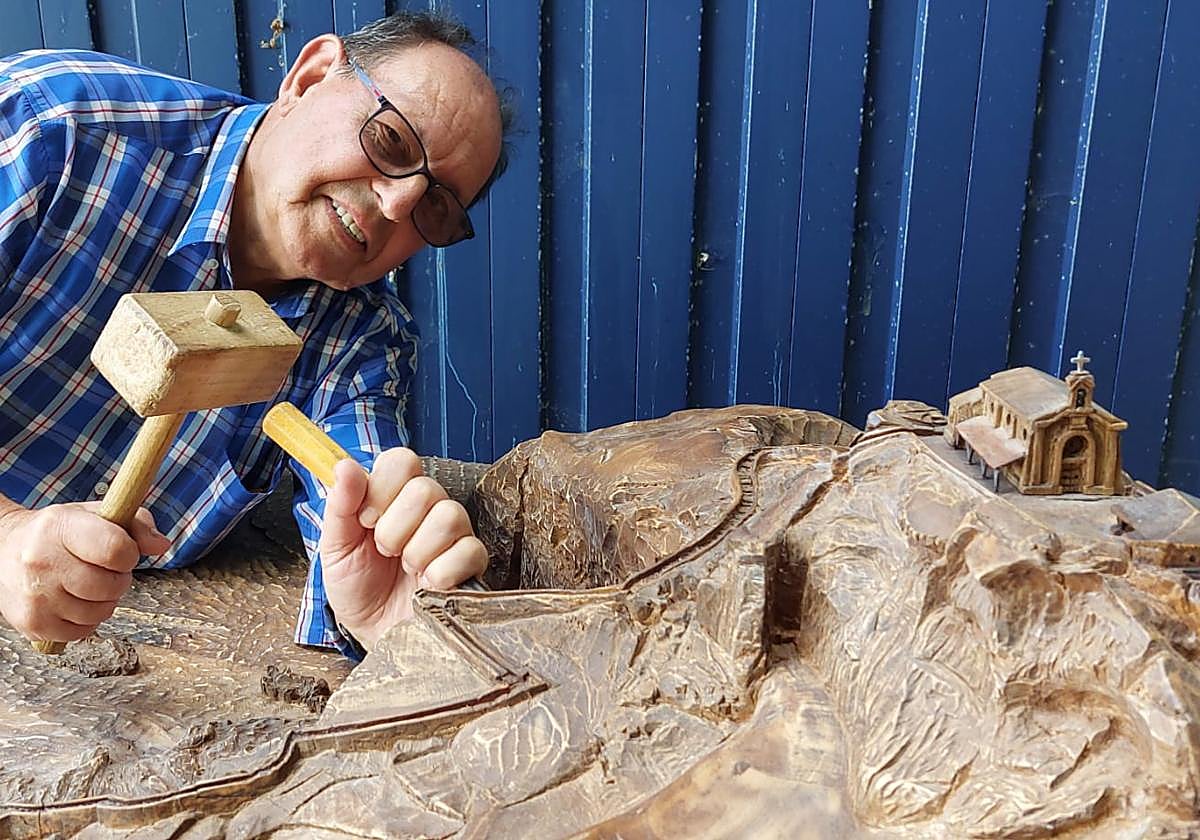 Juan Ramón Duque ha llevado a cabo un trabajo minucioso, una talla elaborada en madera de haya.