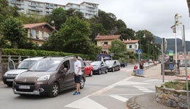 Las colas para entrar al actual parking de Karraspio regulado con OTA son habituales en verano.